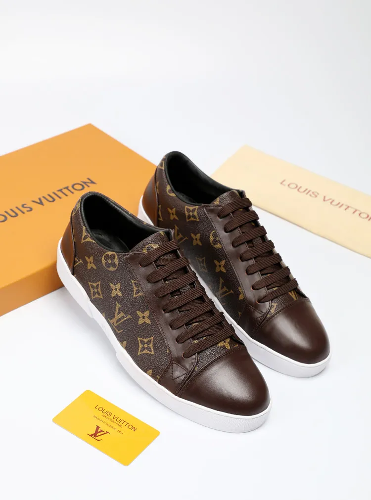 Factory price: 360💰LV official website popular series🔥🔥: 2 production, selected high-end imported cowhide, sheepskin lining sheepskin pads, paired with Louis Vuitton Monogram Ecli men's shoes 💰se canvas and pure black rubber soles, the ultimate simple design, the perfect interpretation of the latest inspiration for shoes, the integration of classics and fashion, high-end quality, worthy of your possession. The bottom car line will never be unglued🏆🏆🏆Welcome all sellers to sell in the picture above. We can send one piece on behalf of you. The code number is 38-44 (45 codes can be customized)